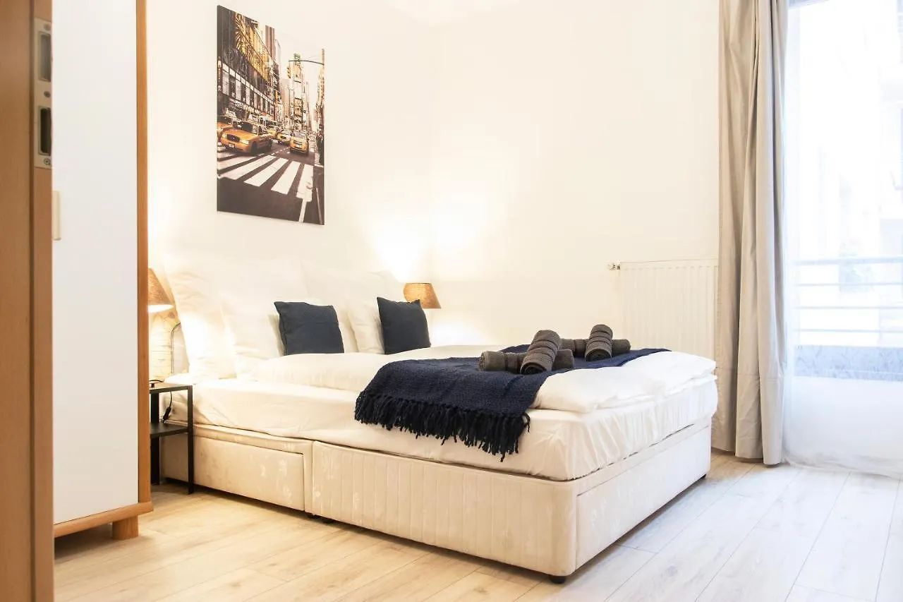 Momo Luxury Apartments Budapest Opera 0*,  Magyarország